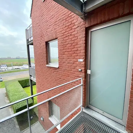 N40a12 Uniek Met Zicht Op De Vaart Voor 4 Personen En Zwembad Tijdens Juli En Augustus Lejlighed