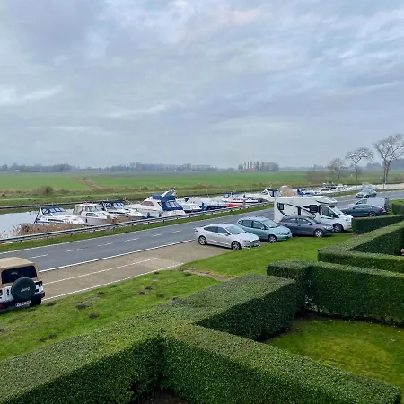 N40a12 Uniek Met Zicht Op De Vaart Voor 4 Personen En Zwembad Tijdens Juli En Augustus Lejlighed Nieuwpoort